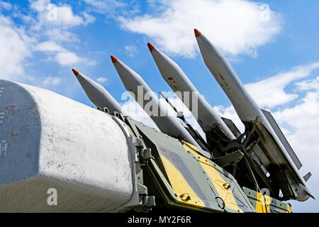 Verkhnyaya Pyshma, Russie - 01 mai 2018 : Ancien automoteur minable lanceur de missiles 9A310 de la Buk système anti-aériens dans le musée de mi Banque D'Images