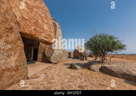 Maison construite en pierre, l'angola millénaristes géant. L'Afrique. Banque D'Images