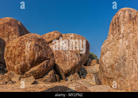 Des pierres dans le géant millénaire Iona parc naturel. L'Angola. Cunene. Banque D'Images