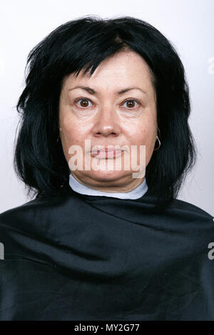 Portrait of mature femme sans maquillage. Brunette. L'âge moyen. Banque D'Images