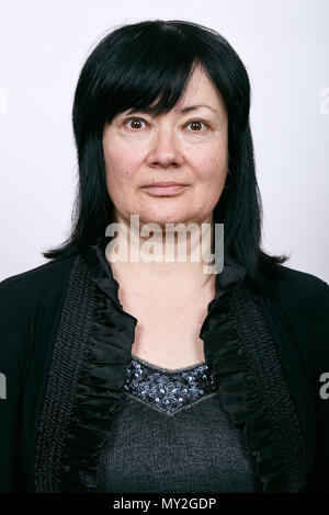 Portrait of mature femme sans maquillage. Brunette. L'âge moyen. Banque D'Images