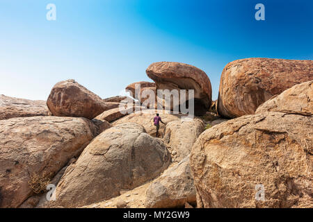 Des pierres dans le géant millénaire Iona parc naturel. L'Angola. Cunene. Banque D'Images