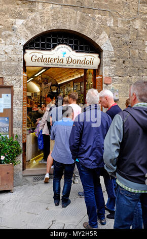 Gelateria dondoli ice cream shop, San Gimignano, Toscane, Italie Banque D'Images