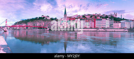 Vieille ville de Lyon au coucher du soleil magnifique, France Banque D'Images