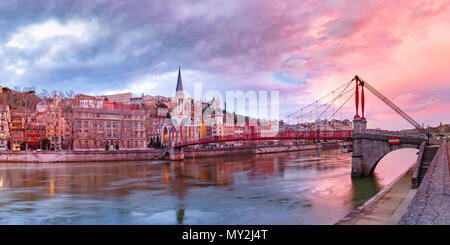 Vieille ville de Lyon au coucher du soleil magnifique, France Banque D'Images