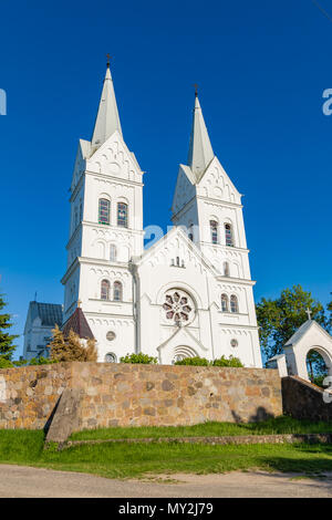 Blanc majestueux de l'Église dans le Cœur de Jésus, en Biélorussie. Slobodka La combinaison de style roman et gothique Banque D'Images