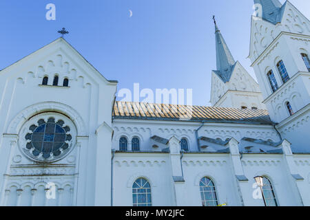 Blanc majestueux de l'Église dans le Cœur de Jésus, en Biélorussie. Slobodka La combinaison de style roman et gothique Banque D'Images