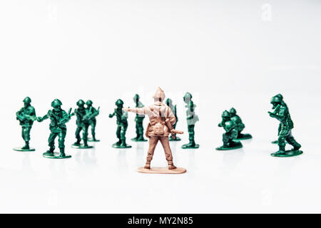 Bataille DE SOLDATS SUR FOND BLANC Banque D'Images