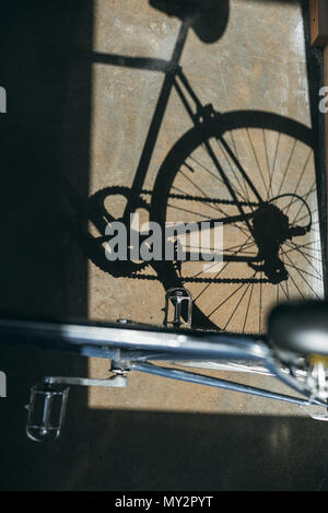 Vue de dessus de hipster classique location et ombre sur marbre Banque D'Images