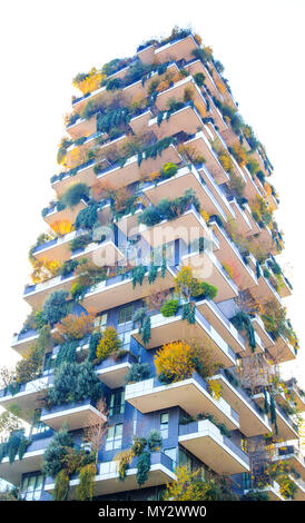 MILAN, ITALIE, 11 novembre 2017 - 'Bosco verticale', nouveau et moderne appartement dans City life bâtiments , l'architecture verte à milan Italie, forêt construire Banque D'Images