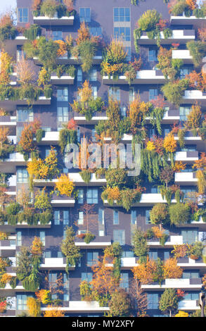 MILAN, ITALIE, 11 novembre 2017 - 'Bosco verticale', nouveau et moderne appartement dans City life bâtiments , l'architecture verte à milan Italie, forêt construire Banque D'Images