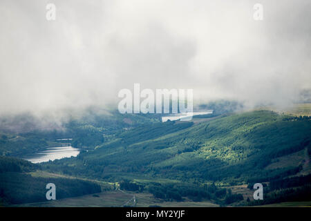 Le mardi 05 juin 2018 Photo : vue depuis le haut du Pen Y Fan, dans le sud du Pays de Galles Re : les marcheurs à monter Pen Y Fan Mountain dans le sud du Pays de Galles. Banque D'Images