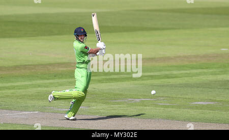 Liam du Lancashire Livingstone hits contre Yorkshire, au cours de la Royal London un jour Cup, match de groupe du Nord Unis Old Trafford, Manchester. Banque D'Images