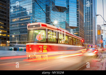 Streetcar sur King Street, au centre-ville de Toronto (Ontario) Canada Banque D'Images