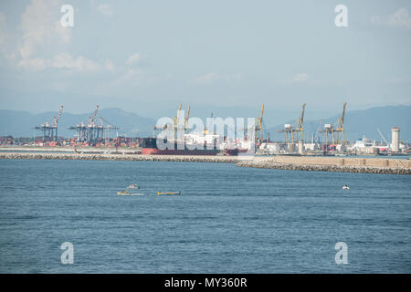 Port de Livourne vu de la mer, Toscane, Italie Banque D'Images