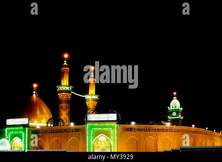 Sanctuaire de l'Imam Hussein ibn Ali la nuit, Karbala, en Irak Banque D'Images