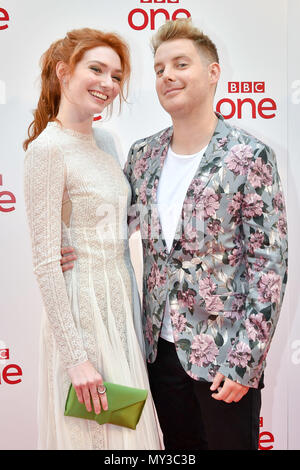 Eleanor Tomlinson et Christian Brassington assister à une projection de BBC One drama Poldark au Regal Cinema, Redruth, Cornwall. Banque D'Images