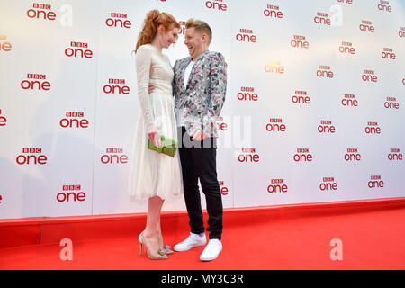 Eleanor Tomlinson et Christian Brassington assister à une projection de BBC One drama Poldark au Regal Cinema, Redruth, Cornwall. Banque D'Images