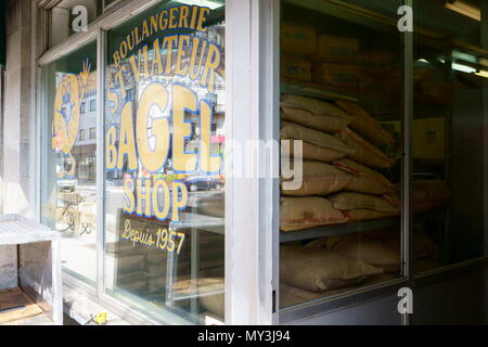 Montréal, Qc,/Canada-May 27th, 2018 : un de la célèbre usine de bagels de Montréal. Celui-ci, 'Boulangerie Saint-viateur Bagel Shop, depuis 1957' situé à o Banque D'Images