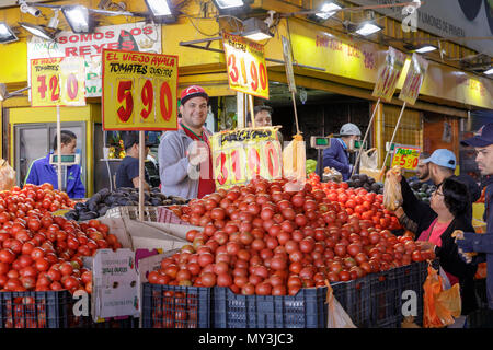 Santiago, Chili : marché Mercado aka Vega Vega est l'endroit à aller pour produits frais et produits régionaux Banque D'Images