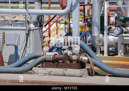 CONSTANTA, Roumanie - le 19 mai 2018 Détails : avec l'équipement dans une raffinerie de pétrole Banque D'Images