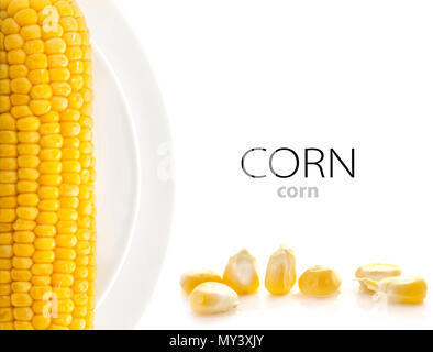 Le maïs sur la plaque sur un fond blanc Banque D'Images