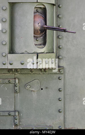 La texture de la paroi du réservoir, fait de métal et renforcé avec une multitude de vis et rivets. Des images de la couverture d'un véhicule de combat bof Banque D'Images