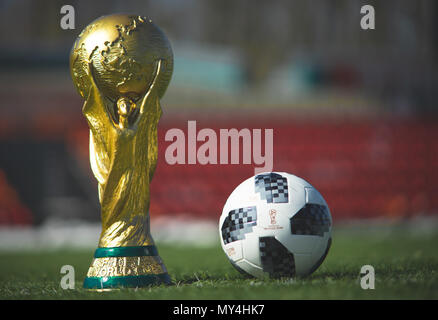Coupe avec ballon de football, Trophée foot Hami
