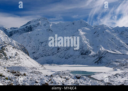 Hooker Valley à pied en hiver, l'Aoraki/Mont Cook National Park, New Zealand Banque D'Images