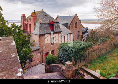 Le Mont Saint Michel dans la matin nuageux, Normandie, France Banque D'Images