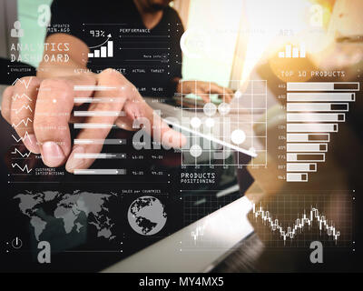Intelligence (BI) et de l'analytique des affaires (BA) avec les indicateurs de performance clés (KPI) concept de planche de bord.main créatrice montrant peluche et smart phon Banque D'Images