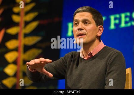 David Miliband s'exprimant sur scène à Hay Festival 2018 Hay-on-Wye Powys Pays de Galles UK Banque D'Images