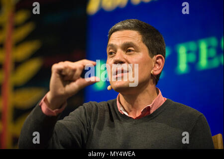 David Miliband s'exprimant sur scène à Hay Festival 2018 Hay-on-Wye Powys Pays de Galles UK Banque D'Images