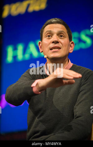 David Miliband s'exprimant sur scène à Hay Festival 2018 Hay-on-Wye Powys Pays de Galles UK Banque D'Images