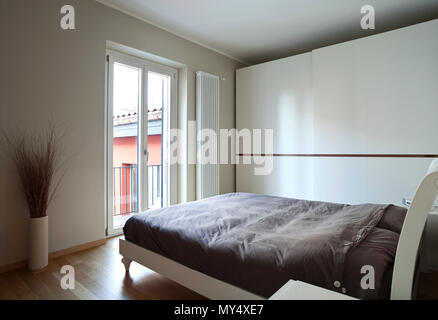 Appartement moderne, chambre à coucher minime Banque D'Images