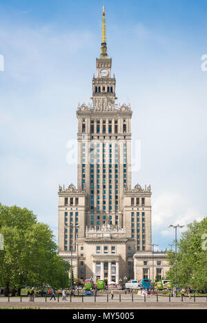 Palais de la science et de la culture Varsovie, vue sur le Palais de la science et de la culture de l'époque communiste des années 1950, au centre du quartier financier de Varsovie, en Pologne. Banque D'Images