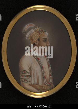 . Anglais : l'un des douze miniatures représentant des dirigeants de l'Inde moghole, tête et épaules en profil. vers 1850 (fait). Inconnu (production) 527 Cette peinture représente Ahmad Shah (1748-54). Banque D'Images