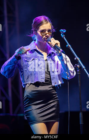 Cannes, France, 5 juin 2018 Nina Nesbitt en concert au Midem 2018, MIDEM, Cannes © ifnm / Alamy Live News Banque D'Images