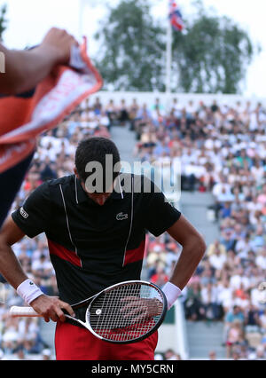 Paris. 5 juin, 2018. Novak Djokovic la Serbie de réagit pendant masculin contre Marco Cecchinato match quart de l'Italie au French Open Tennis Tournament 2018 à Paris, France le 5 juin 2018. Novak Djokovic a perdu 1-3. Credit : Luo Huanhuan/Xinhua/Alamy Live News Banque D'Images