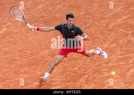 Paris, France. 5 juin, 2018. Novak Djokovic (SRB) Tennis : Novak Djokovic de la Serbie pendant la masculin quart de finale du tournoi de tennis contre Marco Cecchinato de l'Italie à la Roland Garros à Paris, France . Credit : AFLO/Alamy Live News Banque D'Images