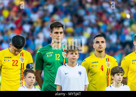 5 juin 2018 : Cristian Sapunaru # 22 (Roumanie) Ciprian Tatarusanu # 12 (Roumanie) Cristian Manea # 4 (Roumanie) au cours de la Roumanie - match amical international contre la Finlande à Ilie Oana Stadium à Ploiesti, Roumanie ROU. Copyright : Cronos/Catalin Soare Banque D'Images