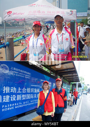 (180606) -- QINGDAO, 6 juin 2018 (Xinhua) -- La photo prise le 24 août 2008 montre Jiang schizophrène (R) et son épouse Lian Shifang comme bénévoles pour les Jeux Olympiques de Beijing 2008 événement de voile à Qingdao ; bas photo prise le 5 juin 2018 présente le couple comme bénévoles pour l'Organisation de coopération de Shanghai (OCS), Sommet de Qingdao Qingdao, dans la province de Shandong en Chine orientale. Jiang, 74 ans et sa femme, 72 ans, ont été volontaires pour plus de dix ans après sa retraite de travail. Le couple se sentir heureux d'être bénévoles pour le prochain sommet de Qingdao SCO dix ans après ils ont servi de v Banque D'Images