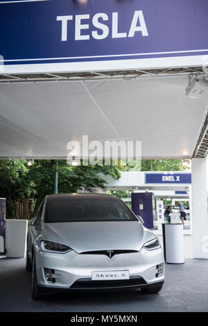 Turin, Piémont, Italie. 6 juin, 2018. Turin, Italy-June 06, 2018 : Tesla Model X dans l'Automobile de Turin 2018 Crédit : Stefano Guidi/ZUMA/Alamy Fil Live News Banque D'Images