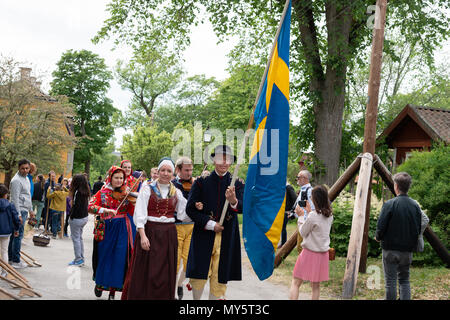 Stockholm, Suède, 6 juin 2018. Célébration de la Journée nationale de la Suède à Skansen, Stockholm. Jour férié en Suède et traditionnelle Fête nationale suédoise 6 juin célébration à la plus ancienne - musée en plein air Skansen. Credit : Barbro Bergfeldt/Alamy Live News Banque D'Images