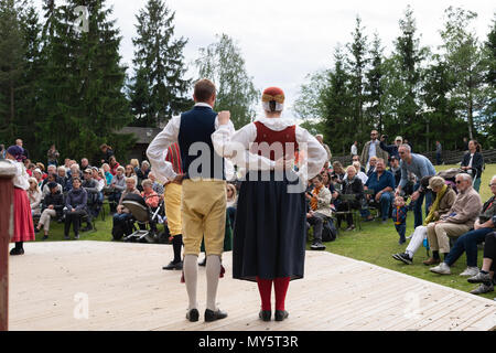 Stockholm, Suède, 6 juin 2018. Célébration de la Journée nationale de la Suède à Skansen, Stockholm. Jour férié en Suède et traditionnelle Fête nationale suédoise 6 juin célébration à la plus ancienne - musée en plein air Skansen. Credit : Barbro Bergfeldt/Alamy Live News Banque D'Images