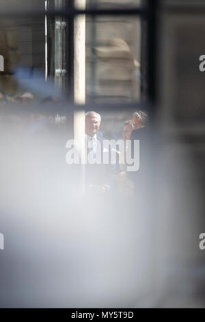 Stockholm, Suède. 6 juin, 2018. Fête nationale suédoise avec le roi Carl XVI et la reine Silvia au château royal de Stockholm d'ouverture Cérémonie pour le public. Credit : Stefan Holm/Alamy Live News Banque D'Images