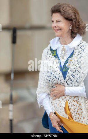 Stockholm, Suède. 6 juin, 2018. Fête nationale suédoise avec le roi Carl XVI et la reine Silvia au château royal de Stockholm d'ouverture Cérémonie pour le public. Credit : Stefan Holm/Alamy Live News Banque D'Images
