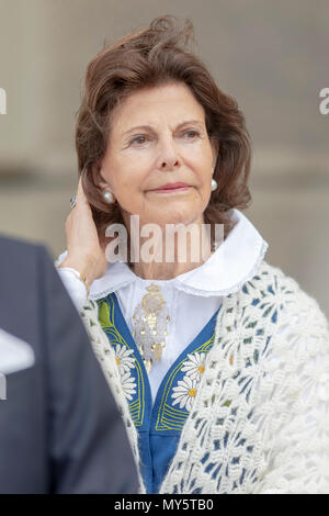 Stockholm, Suède. 6 juin, 2018. Fête nationale suédoise avec le roi Carl XVI et la reine Silvia au château royal de Stockholm d'ouverture Cérémonie pour le public. Credit : Stefan Holm/Alamy Live News Banque D'Images