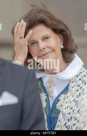 Stockholm, Suède. 6 juin, 2018. Fête nationale suédoise avec le roi Carl XVI et la reine Silvia au château royal de Stockholm d'ouverture Cérémonie pour le public. Credit : Stefan Holm/Alamy Live News Banque D'Images