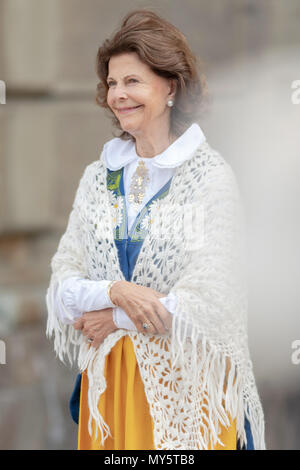 Stockholm, Suède. 6 juin, 2018. Fête nationale suédoise avec le roi Carl XVI et la reine Silvia au château royal de Stockholm d'ouverture Cérémonie pour le public. Credit : Stefan Holm/Alamy Live News Banque D'Images